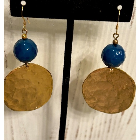 Kenneth Jay Lane Hammered Gold Medallion & Blue Agate Pierce Wire Earring Signed - Picture 2 of 13
